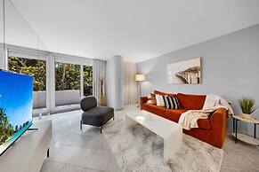 Biscayne Bay Poolside Oasis