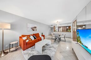 Biscayne Bay Poolside Oasis