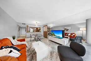 Biscayne Bay Poolside Oasis