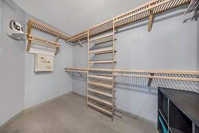 Biscayne Bay Poolside Oasis