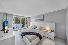 Biscayne Bay Poolside Oasis