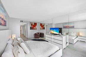 Biscayne Bay Poolside Oasis