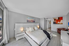 Biscayne Bay Poolside Oasis