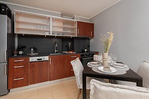 Długie Ogrody Apartment by Renters
