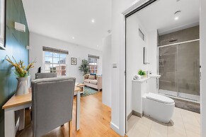 Stunning 1 Bed Apartment Near Heathrow London