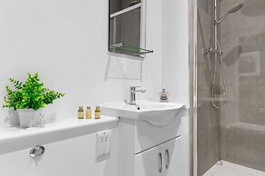 Stunning 1 Bed Apartment Near Heathrow London