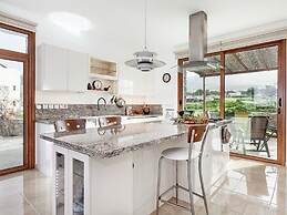 Luxurious Villa With Breathtaking Seaview