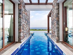 Luxurious Villa With Breathtaking Seaview