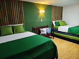 Room-hb5 Family Room With Private Bathro