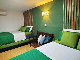 Room-hb5 Family Room With Private Bathro