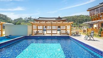 Gyeongju Gampo Byeolbit Hanok Pension