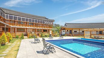 Gyeongju Gampo Byeolbit Hanok Pension