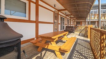 Gyeongju Gampo Byeolbit Hanok Pension