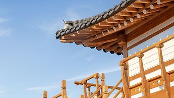 Gyeongju Gampo Byeolbit Hanok Pension