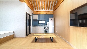 Gyeongju Gampo Byeolbit Hanok Pension