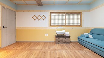 Gyeongju Gampo Byeolbit Hanok Pension