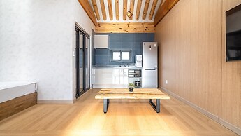 Gyeongju Gampo Byeolbit Hanok Pension