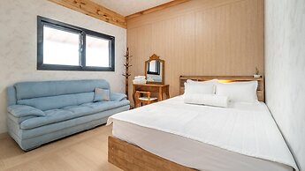 Gyeongju Gampo Byeolbit Hanok Pension