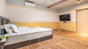 Gyeongju Gampo Byeolbit Hanok Pension