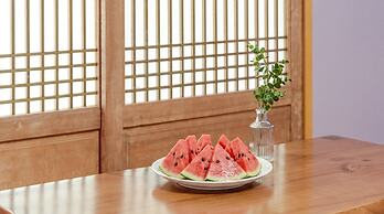 Gyeongju Gampo Byeolbit Hanok Pension