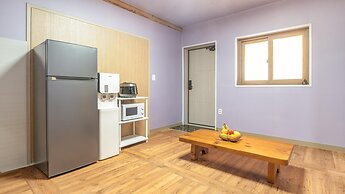 Gyeongju Gampo Byeolbit Hanok Pension