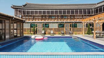 Gyeongju Gampo Byeolbit Hanok Pension