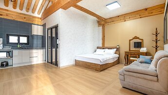 Gyeongju Gampo Byeolbit Hanok Pension