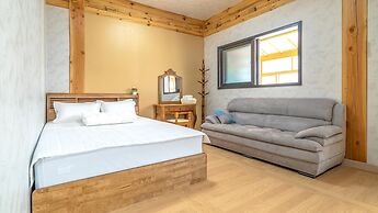 Gyeongju Gampo Byeolbit Hanok Pension