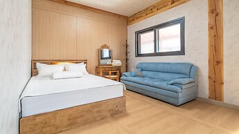 Gyeongju Gampo Byeolbit Hanok Pension