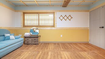 Gyeongju Gampo Byeolbit Hanok Pension