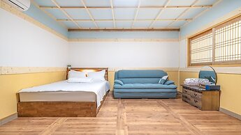 Gyeongju Gampo Byeolbit Hanok Pension