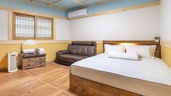 Gyeongju Gampo Byeolbit Hanok Pension