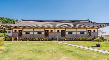 Gyeongju Gampo Byeolbit Hanok Pension
