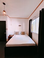 Everyday Sunday Hotel Cafe