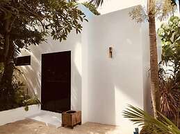 Everyday Sunday Hotel Cafe