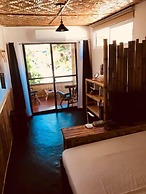 Everyday Sunday Hotel Cafe