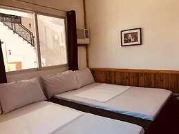 Everyday Sunday Hotel Cafe