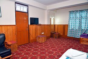Rufina Royal Lachung