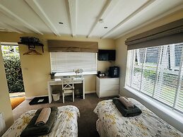 Cherry Bungalow Guesthouse