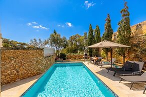 Dionisia Gozitan Villa and Pool