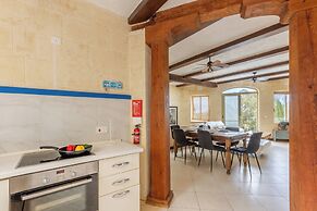 Dionisia Gozitan Villa and Pool