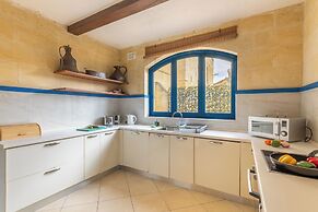 Dionisia Gozitan Villa and Pool