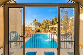 Dionisia Gozitan Villa and Pool