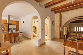 Onefifty Gozitan Villa and Pool