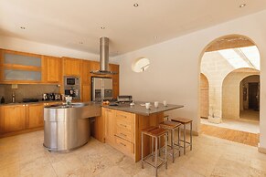 Onefifty Gozitan Villa and Pool
