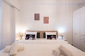 Elegant And Fresh Apt In Hip Pagrati