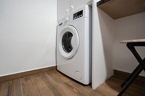 Elegant And Fresh Apt In Hip Pagrati