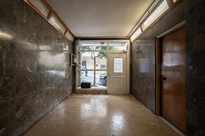 Elegant And Fresh Apt In Hip Pagrati