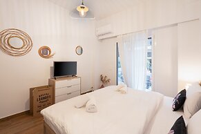 Elegant And Fresh Apt In Hip Pagrati