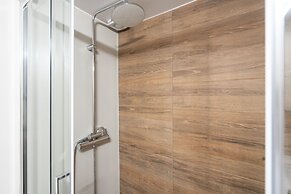 Elegant And Fresh Apt In Hip Pagrati